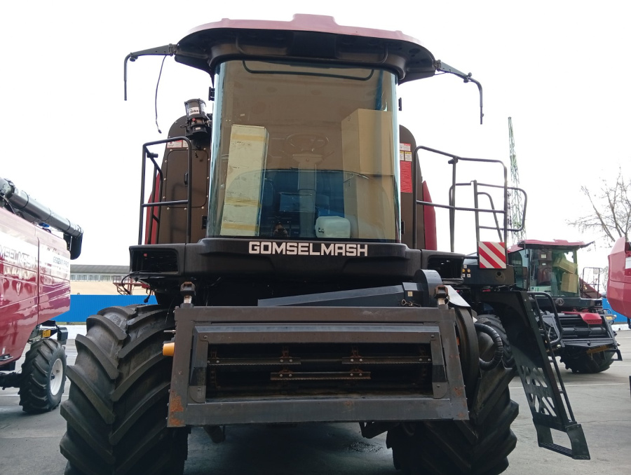 Зерноуборочный комбайн GS2124